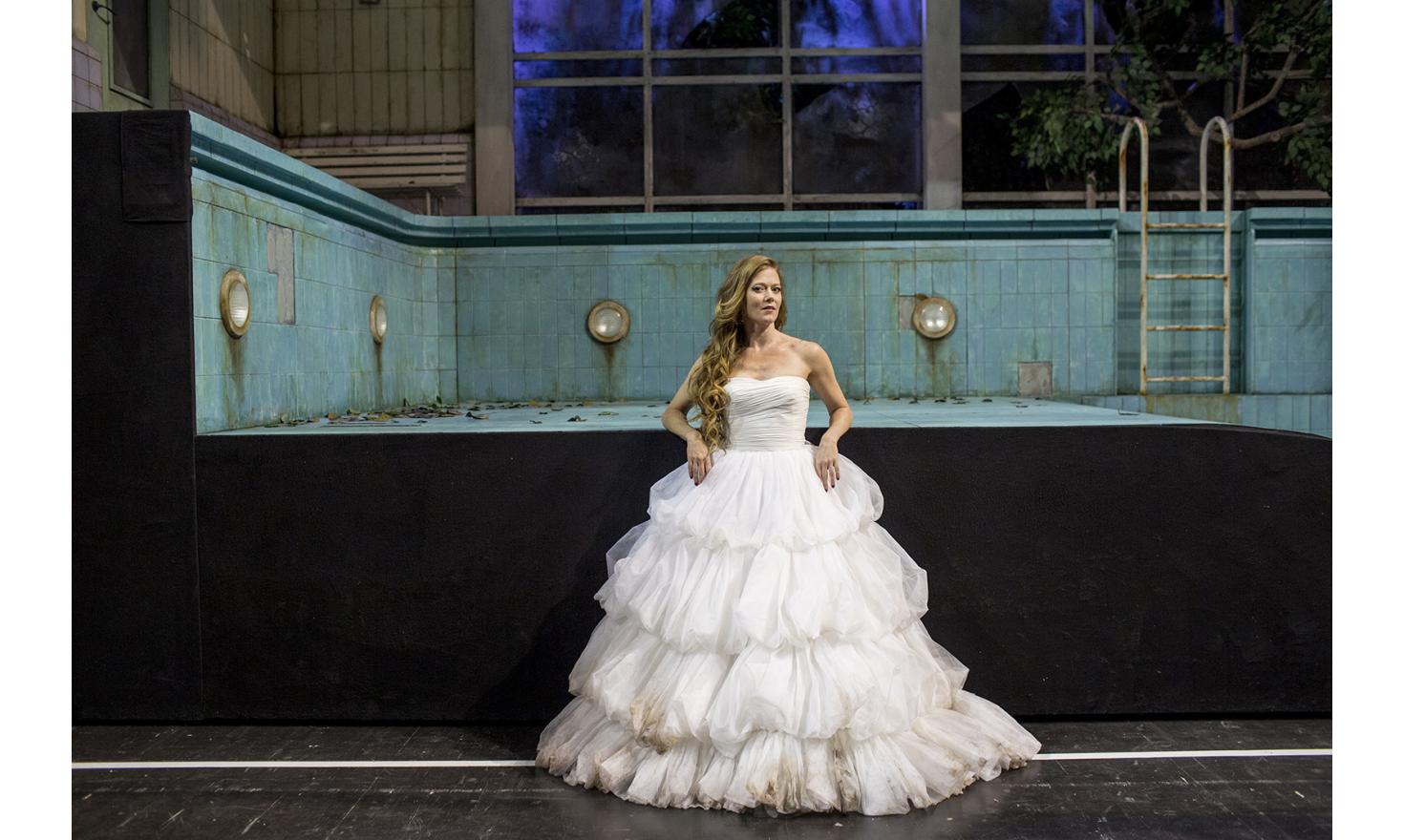 ©France Keyser /MYOP Barbara Hannigan For The New York Times, before a performance of “Pelléas et Mélisande” in Aix-en-Provence, France, July 7, 2016.