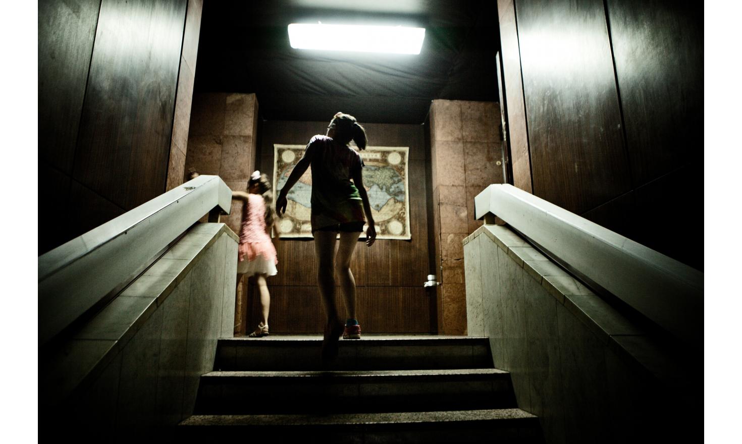 Ukraine: The forgotten refugees at the EU border Oujhorod, in a hotel that has been forced to accept the refugees from war zone. The rent costs them 80 euros per month, in a country where the minimum wage is 38 euros. The number of displaced ukrainiens is more than 2 million.