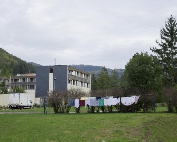 Quartier de Geilles. l’ancien foyer Saint-Léger a hébergé des travailleurs étrangers pendant 40 ans. Fermé  en 2012, il est laissé à l’abandon.