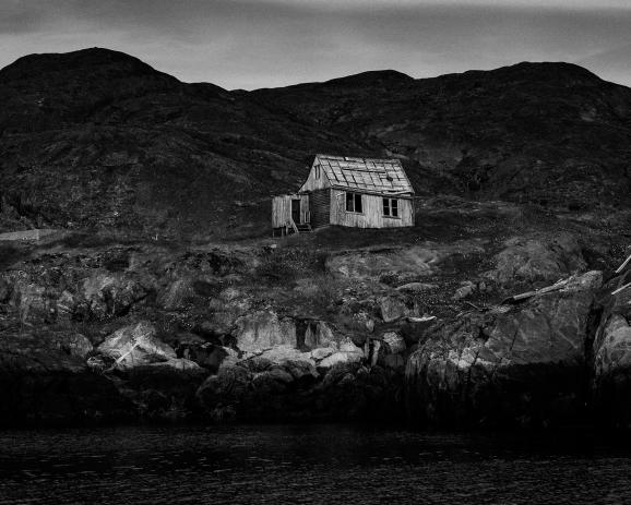 Maison abandonnée dans l’ancien village de Kangeq.	