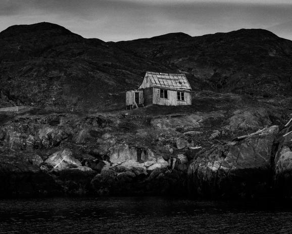 Maison abandonnée dans l’ancien village de Kangeq.	